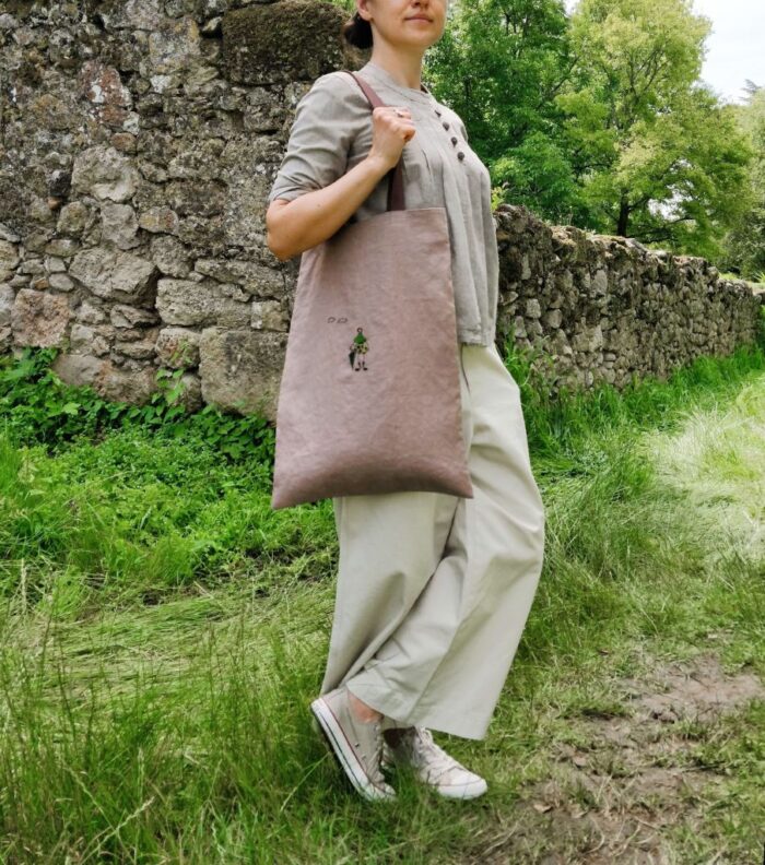 Cabas en lin avec broderie faite main et doublure