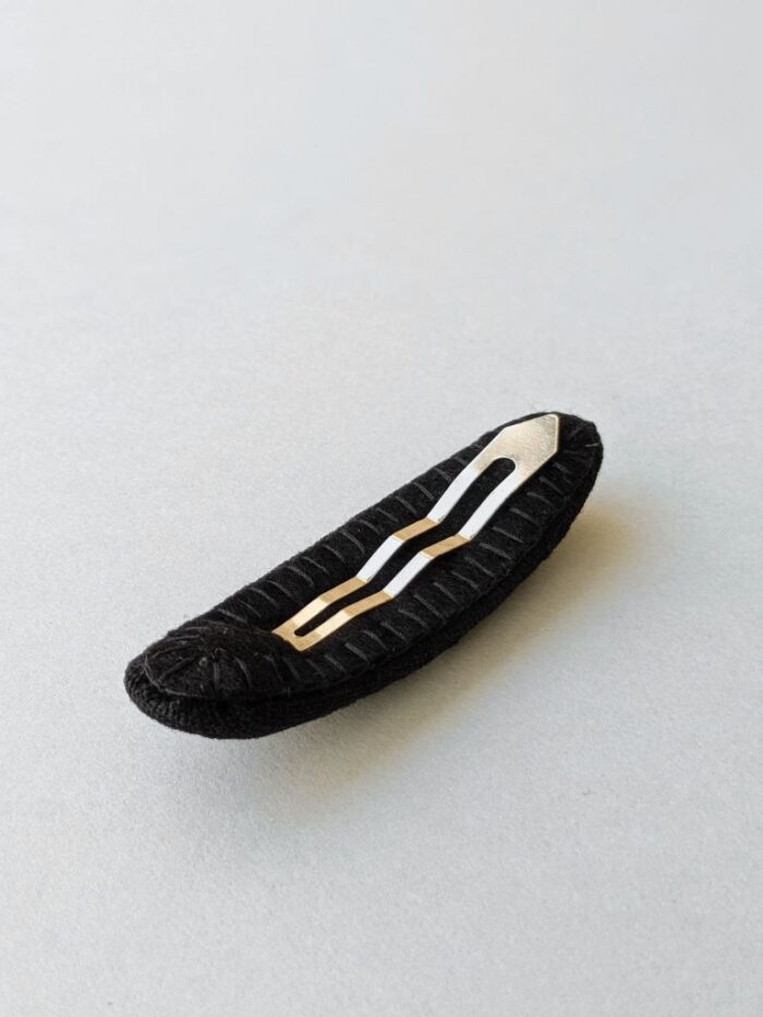 Arrière barrette à cheveux motif fleur brodé à l'aiguille